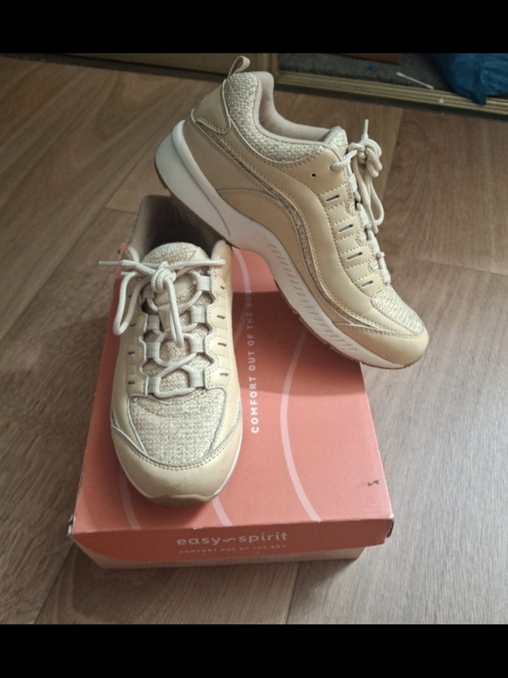 Easy Spirit Women's Light Beige Lace-Up Walking Sneakers